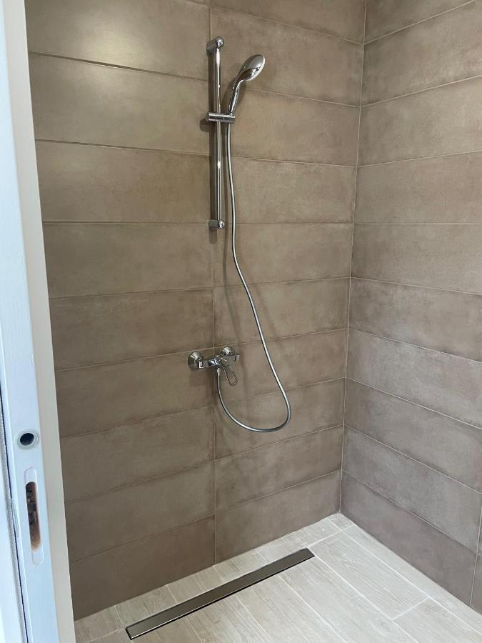 Maison Fleurs De Lys, Climatisee, Wifi Et Parking Privee Gratuit, Lave-Linge, Vernon Giverny Экстерьер фото